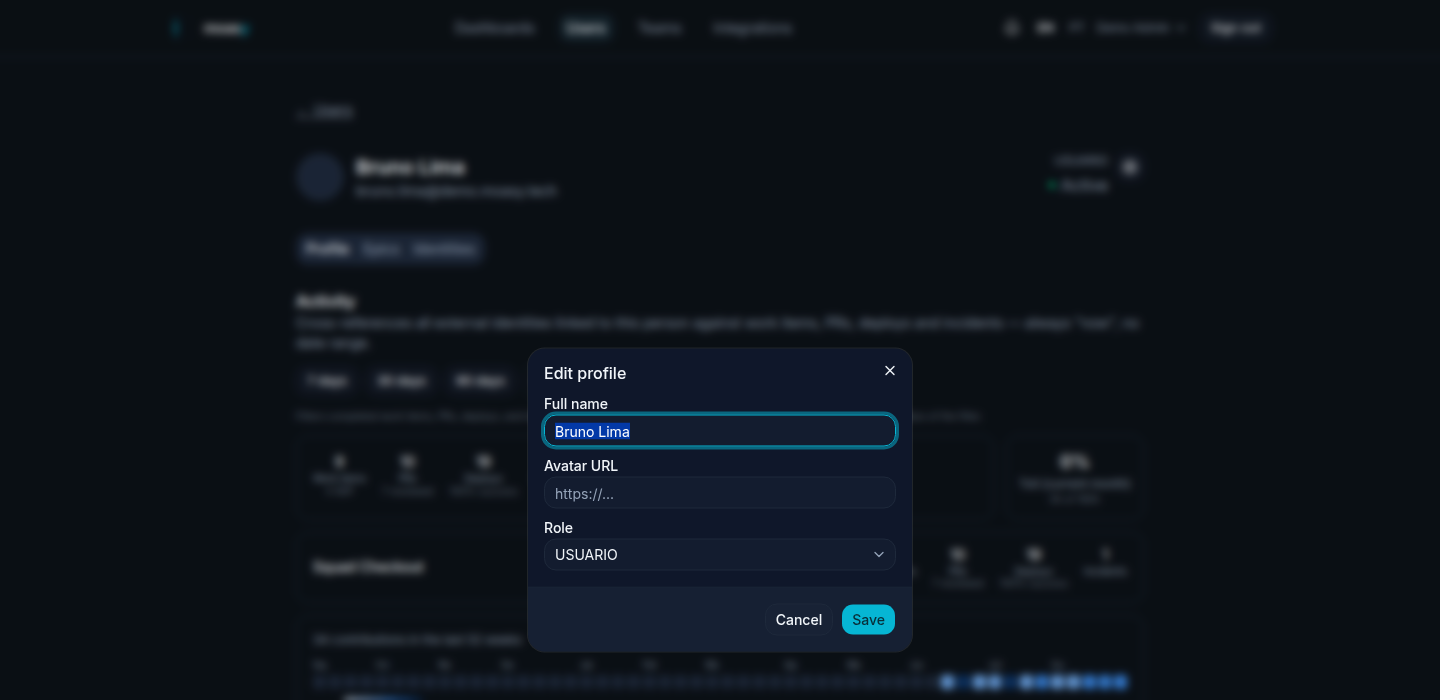moasy.tech Edit profile dialog for a user, showing Full name, Avatar URL and a Role selector set to USUARIO
